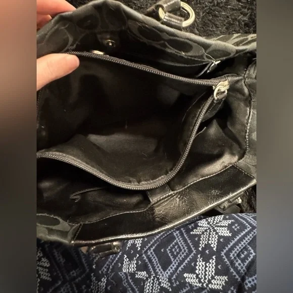 Coach Ashley Signature Sateen Carryall Black
F15510 - Picture 9 of 15